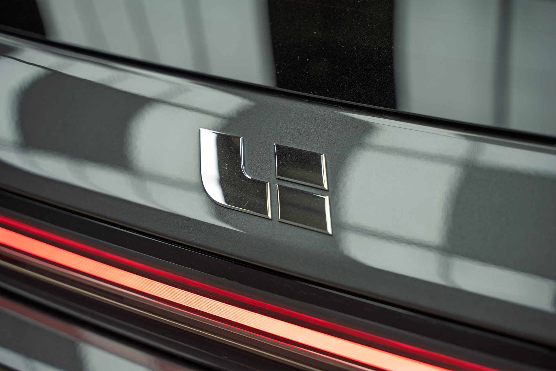 Виброизоляция колесных арок и подкрылков нового Lixiang L9 в Топ Тюнинг Москва 110277 Виброизоляция колесных арок и подкрылков нового Lixiang L9