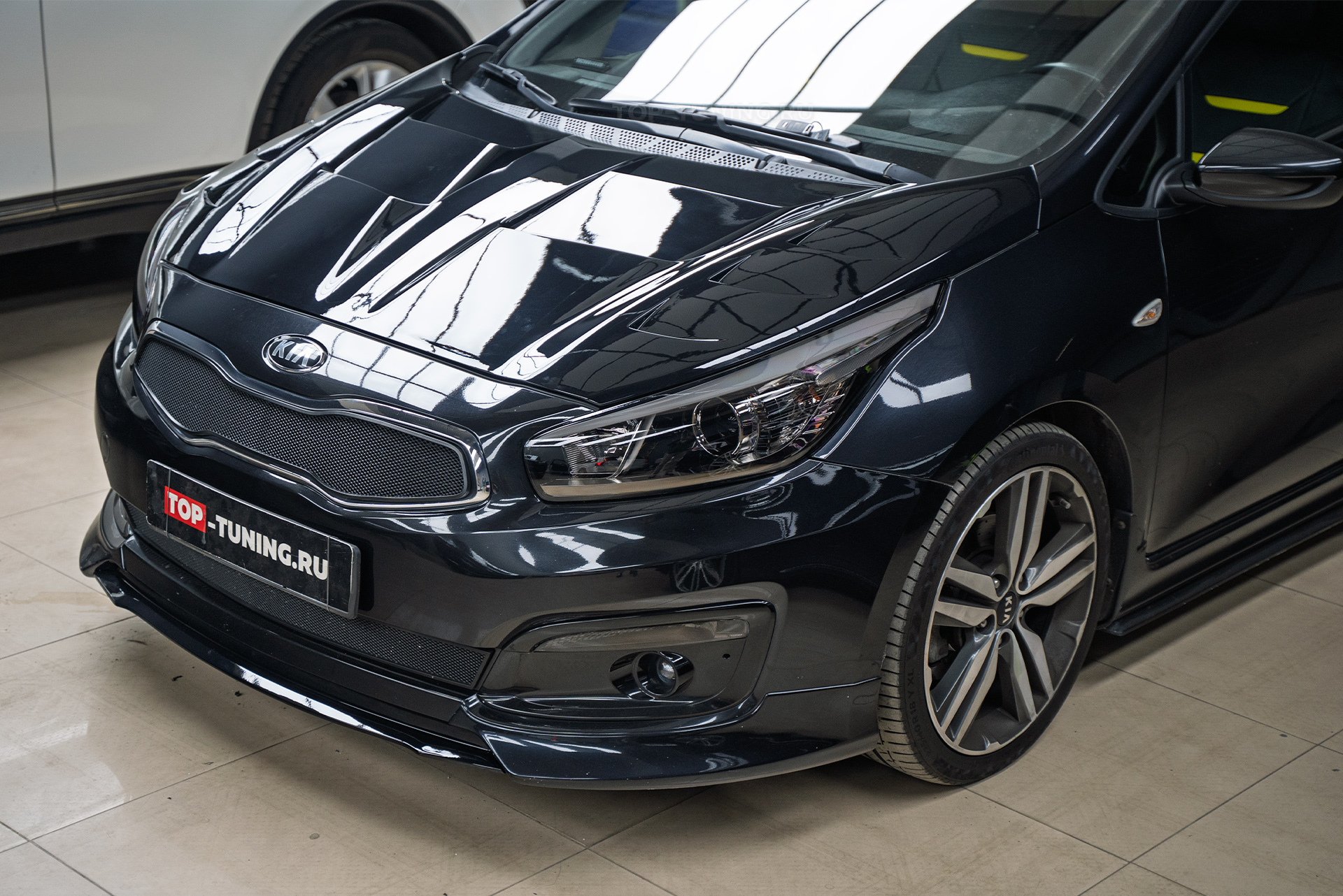 110278 Тюнинг-модернизация Kia Ceed II – спортивный капот GTR с жабрами Тюнинг-модернизация Kia Ceed II – спортивный капот GTR с жабрами