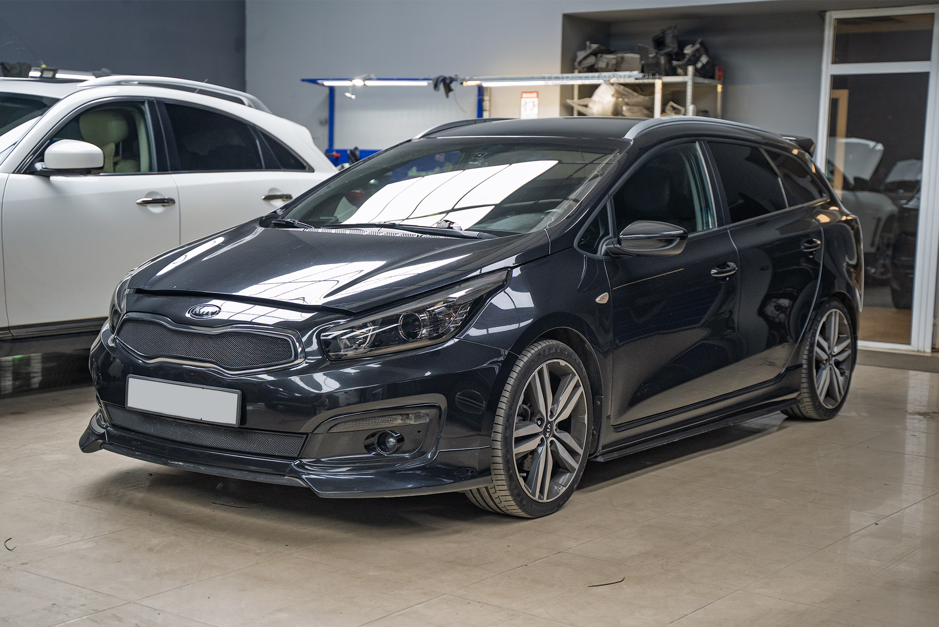 110278 Тюнинг-модернизация Kia Ceed II – спортивный капот GTR с жабрами Тюнинг-модернизация Kia Ceed II – спортивный капот GTR с жабрами