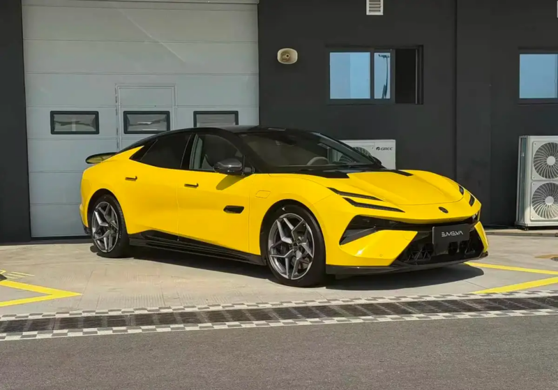 Компания Lotus выпускает обновленные модели Emeya sedan и Eletre SUV по цене от 6,3 млн рублей