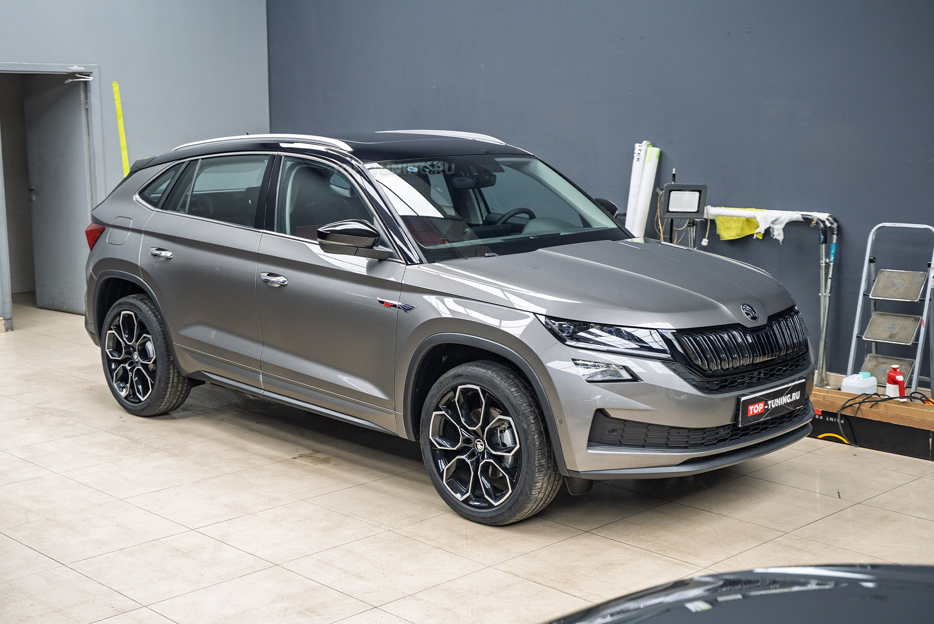 110289 Полная оклейка Skoda Kodiaq GT антигравийной пленкой