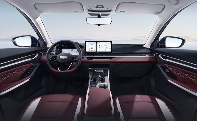 Сейчас на рынке доступна модель Geely Emgrand 4-го поколения по цене от 68 900 до 86 900 юаней (от 810 000 до 1,02 млн рублей). С момента выпуска модели в 2009 году прошло почти 15 лет, и в июне этого года продажи достигли отметки в 4 миллиона автомо