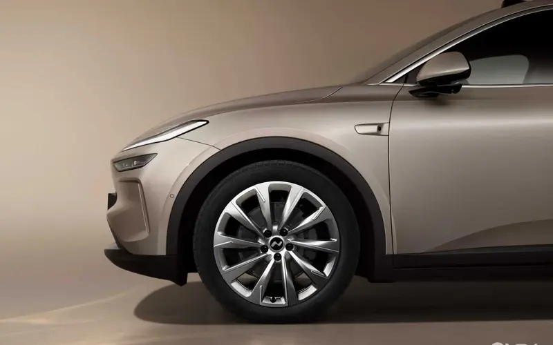 Стартовая цена модели — 206 900 юаней (около 2,43 млн рублей). Стоимость опции «Батарея в качестве обслуживания» (BaaS) начинается от 149 900 юаней (примерно 1,76 млн рублей). Поставки автомобиля ожидаются в середине — конце октября.