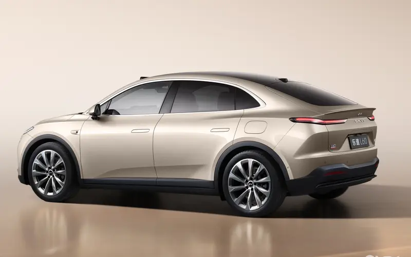 Стартовая цена модели — 206 900 юаней (около 2,43 млн рублей). Стоимость опции «Батарея в качестве обслуживания» (BaaS) начинается от 149 900 юаней (примерно 1,76 млн рублей). Поставки автомобиля ожидаются в середине — конце октября.