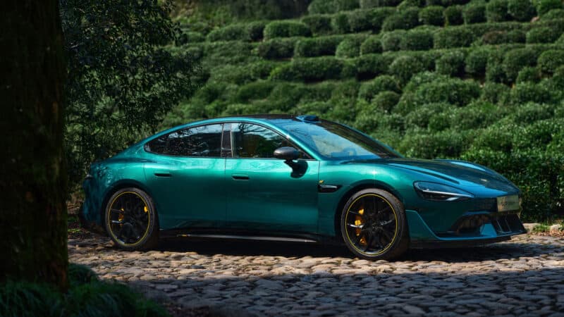 По информации СМИ, на отечественном рынке модель будет представлена под названием YU7 GT. Отличительные черты кроссовера &mdash; широкие колёсные арки и характерная красно-белая камуфляжная расцветка.