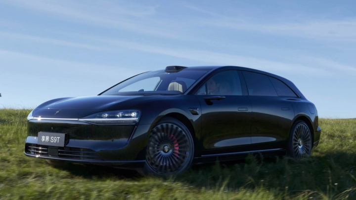 Стартовая цена автомобиля в комплектации Max — 309 800 юаней (около 3,65 млн рублей).