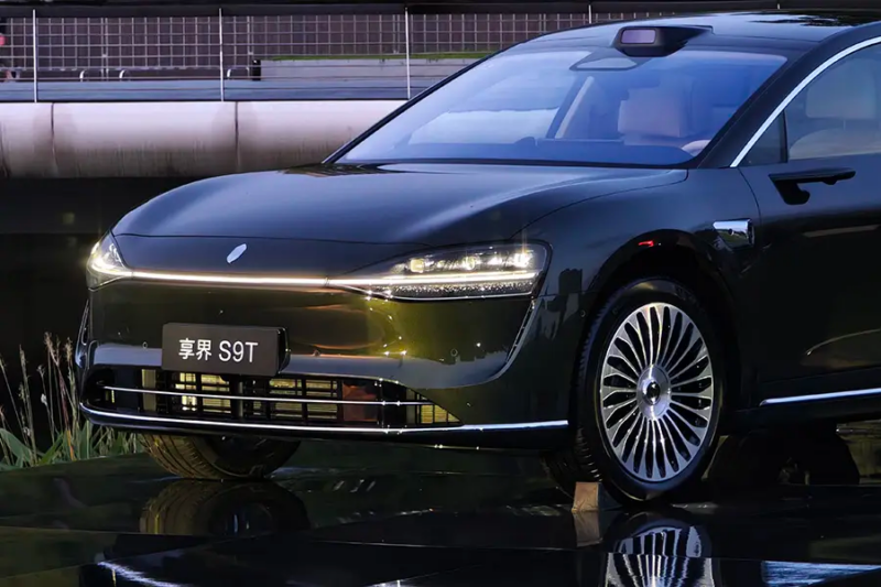 Стартовая цена автомобиля в комплектации Max — 309 800 юаней (около 3,65 млн рублей).