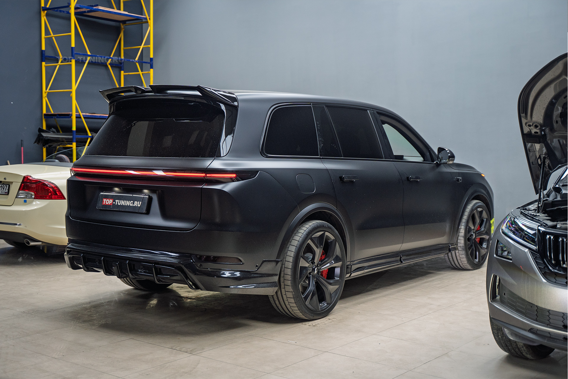 Замена линз в фарах Lixiang L9 – установка LED-модулей Prisma