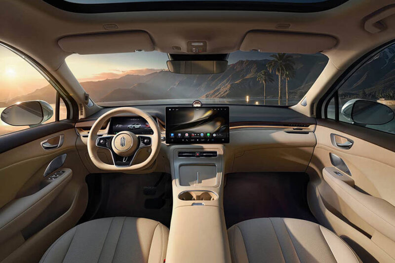 Huawei представила самую доступную модель Saic H5. 23 сентября на рынок официально вышла самая доступная модель от Huawei — Saic H5