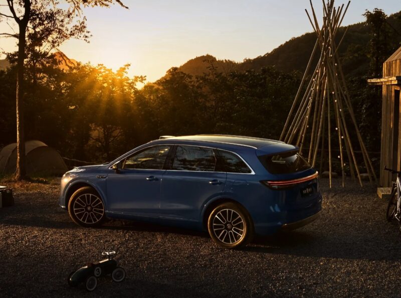 Saic H5 построен на базе Roewe ES39 от SAIC. Размеры автомобиля: 4780 мм (длина), 1910 мм (ширина), 1664 мм (высота), колёсная база — 2840 мм.