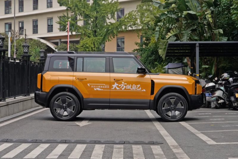 Автомобиль доступен в четырёх конфигурациях по цене от 119 900 до 159 900 юаней (1,41–1,88 млн рублей). Со специальными скидками цена варьируется от 109 900 до 149 900 юаней (1,29–1,76 млн рублей).