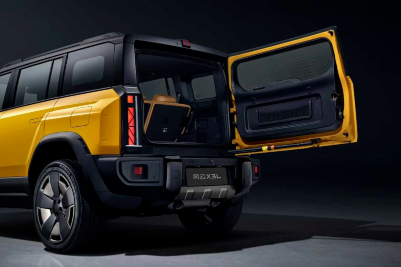 Автомобиль доступен в четырёх конфигурациях по цене от 119 900 до 159 900 юаней (1,41–1,88 млн рублей). Со специальными скидками цена варьируется от 109 900 до 149 900 юаней (1,29–1,76 млн рублей).