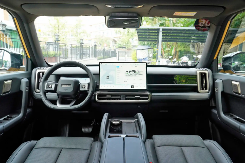 Автомобиль доступен в четырёх конфигурациях по цене от 119 900 до 159 900 юаней (1,41–1,88 млн рублей). Со специальными скидками цена варьируется от 109 900 до 149 900 юаней (1,29–1,76 млн рублей).