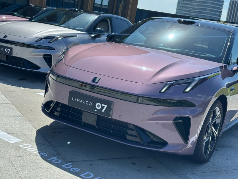 Седан продолжает воплощать философию городского эстетического дизайна «На следующий день». Он сохранил дизайн разделённых фар и трёхсекционный воздухозаборник. В стандартную комплектацию теперь входит лидарная технология с индикатором «Smart Driving 