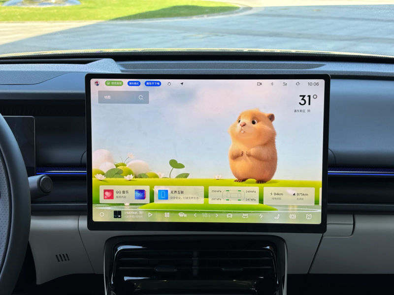 Компания Lynk & Co (бренд Geely) официально представила обновлённый среднеразмерный седан Lynk & Co 07 EM-P