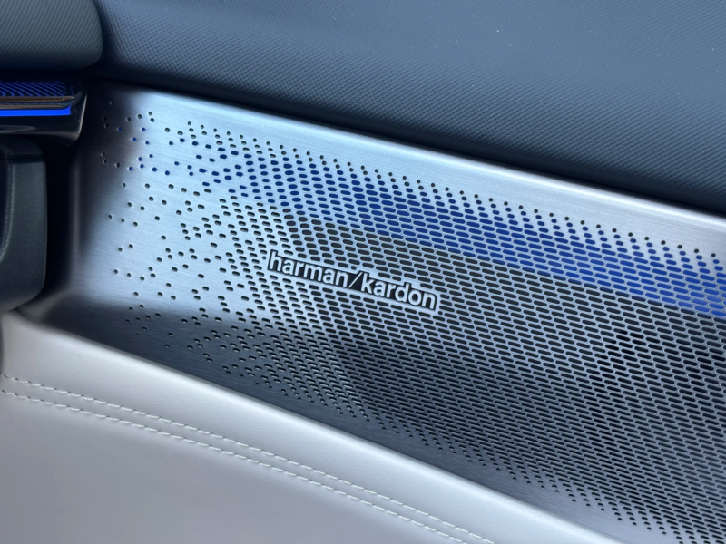 Компания Lynk & Co (бренд Geely) официально представила обновлённый среднеразмерный седан Lynk & Co 07 EM-P