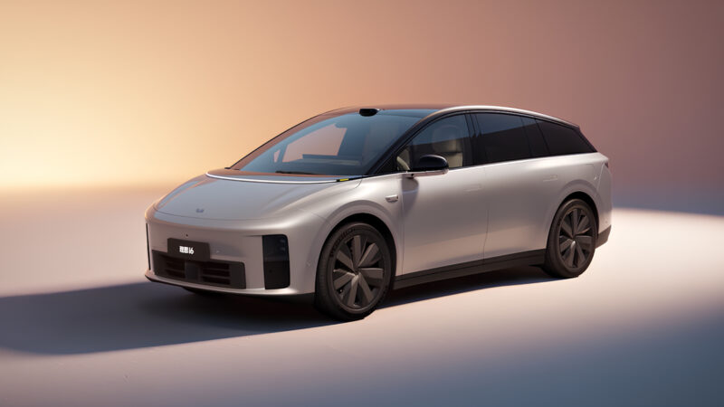 Lixiang i6 - это большой кроссовер, который по стилю экстерьера не уступает ранее представленному i8. У него наклонная передняя часть с фарами, встроенными в передний бампер, и светодиодной полосой ходовых огней под лобовым стеклом. Другие особенност