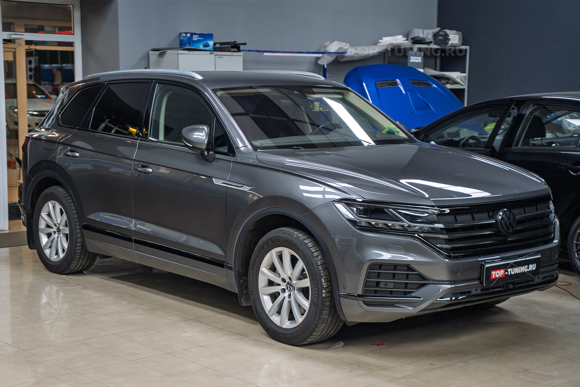 Оклейка зоны риска + круговой обзор 360° + антихром для Volkswagen Touareg III