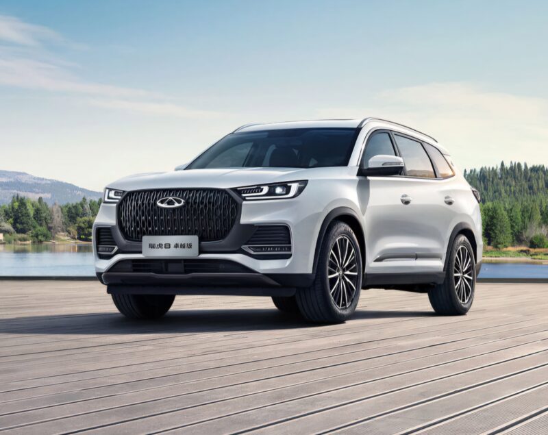 Для справки: Tiggo 8 Zhuoyue Edition стоит от 109 900 до 119 900 юаней (от 1,28 до 1,4 млн рублей). Модель оснащена двигателем 1,5TCI с максимальной мощностью 115 кВт (154 л. с.) и максимальным крутящим моментом 230 Нм.