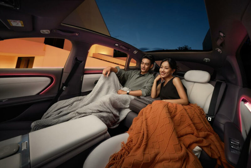 Компания Changan открыла приём предварительных заказов на новый среднеразмерный полностью электрический седан Nevo A06. Автомобиль доступен в шести комплектациях по цене от 119 900 до 159 900 юаней (от 1,39 до 1,86 млн рублей). Запас хода &mdash; 510 или 6