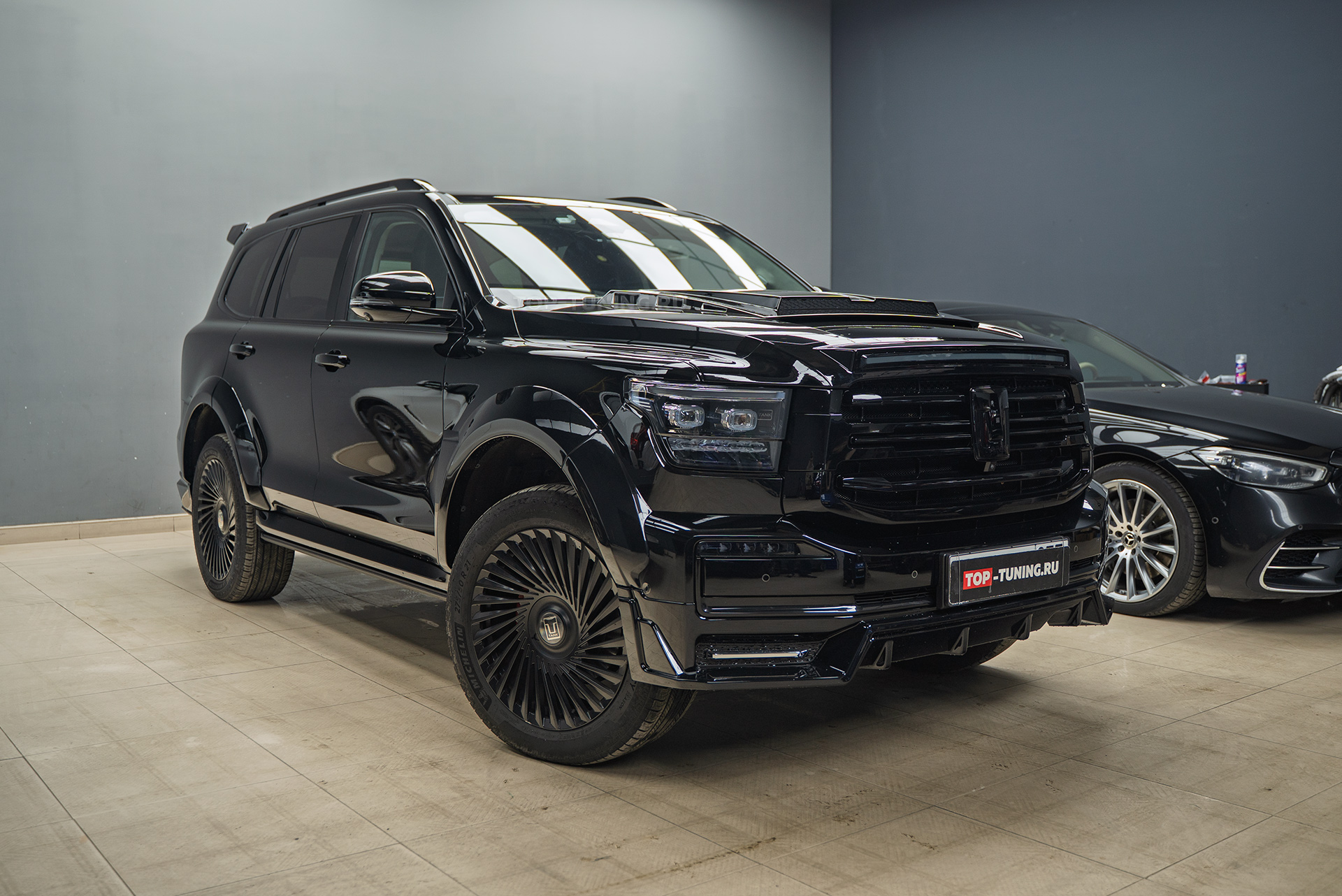 Тюнинг обвеса Tank 500 2025 – установка юбок, спойлера, расширителей арок, капота