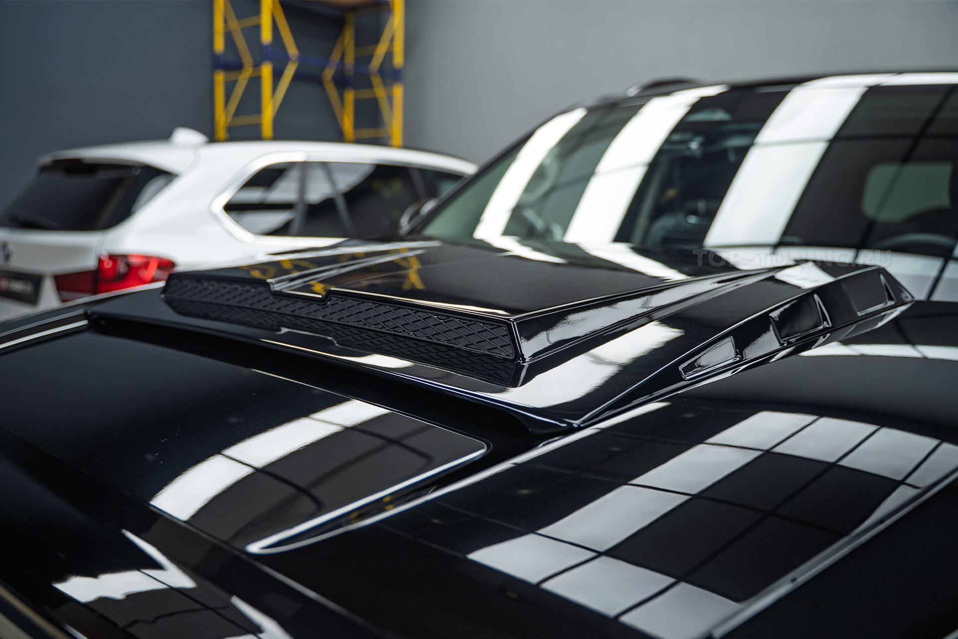 Тюнинг обвеса Tank 500 2025 – установка юбок, спойлера, расширителей арок, капота