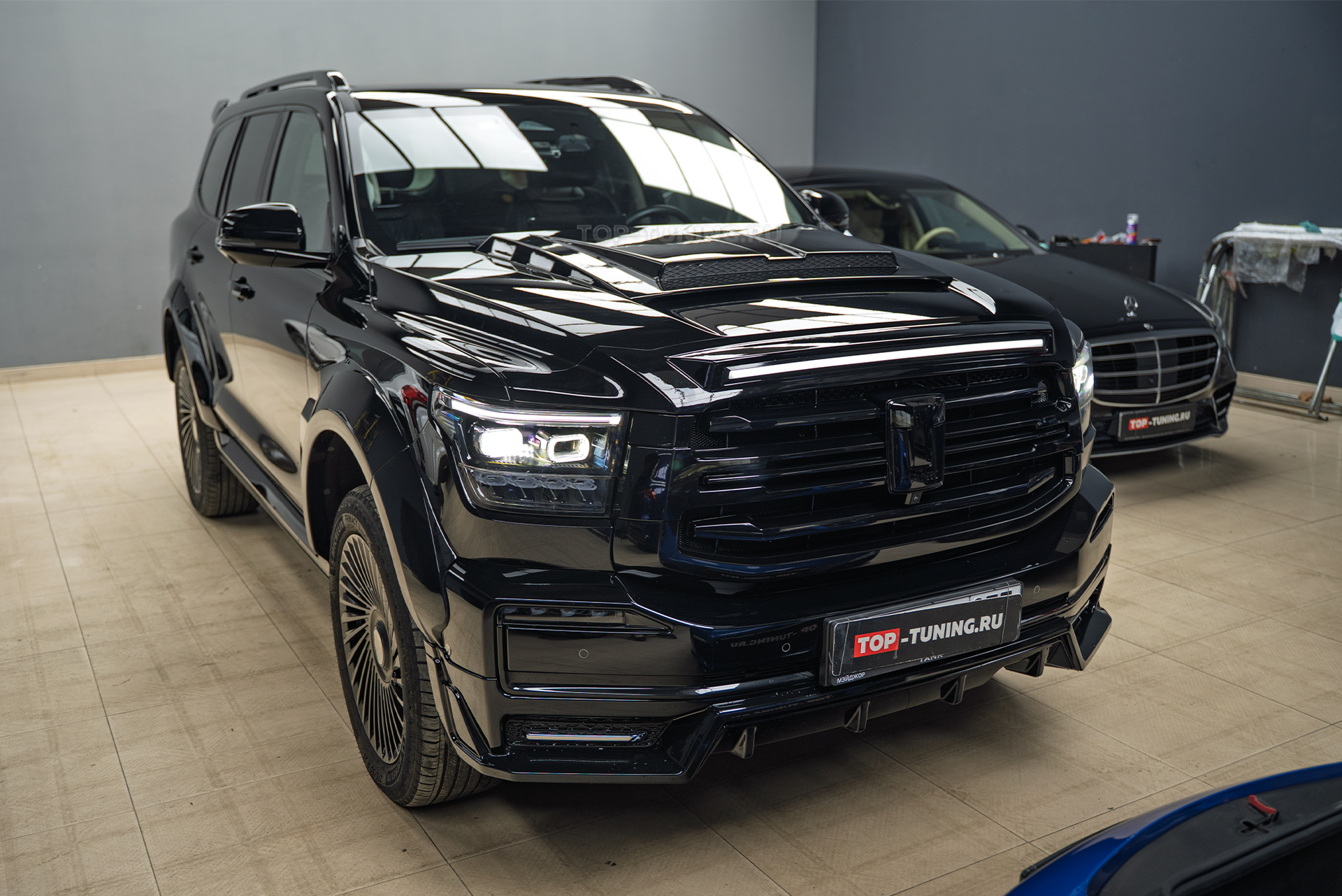 110377 Тюнинг обвеса Tank 500 2025 – установка юбок, спойлера, расширителей арок, капота