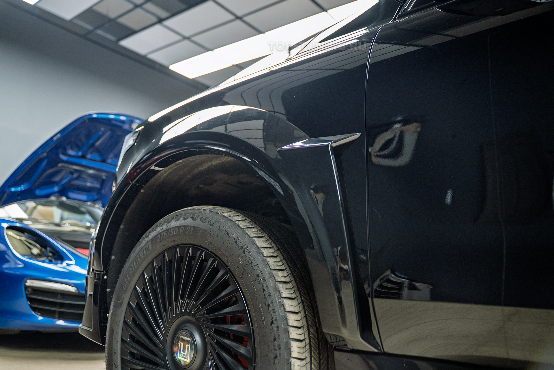 Тюнинг обвеса Tank 500 2025 – установка юбок, спойлера, расширителей арок, капота