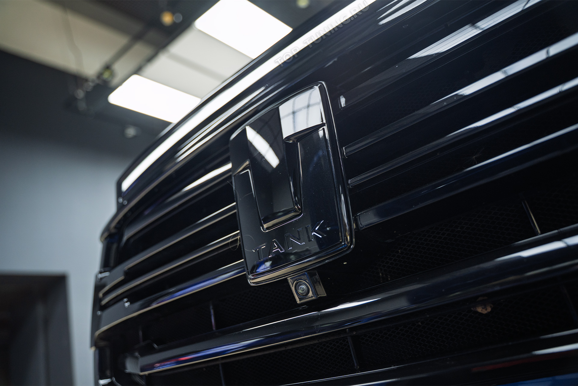 110377 Тюнинг обвеса Tank 500 2025 – установка юбок, спойлера, расширителей арок, капота