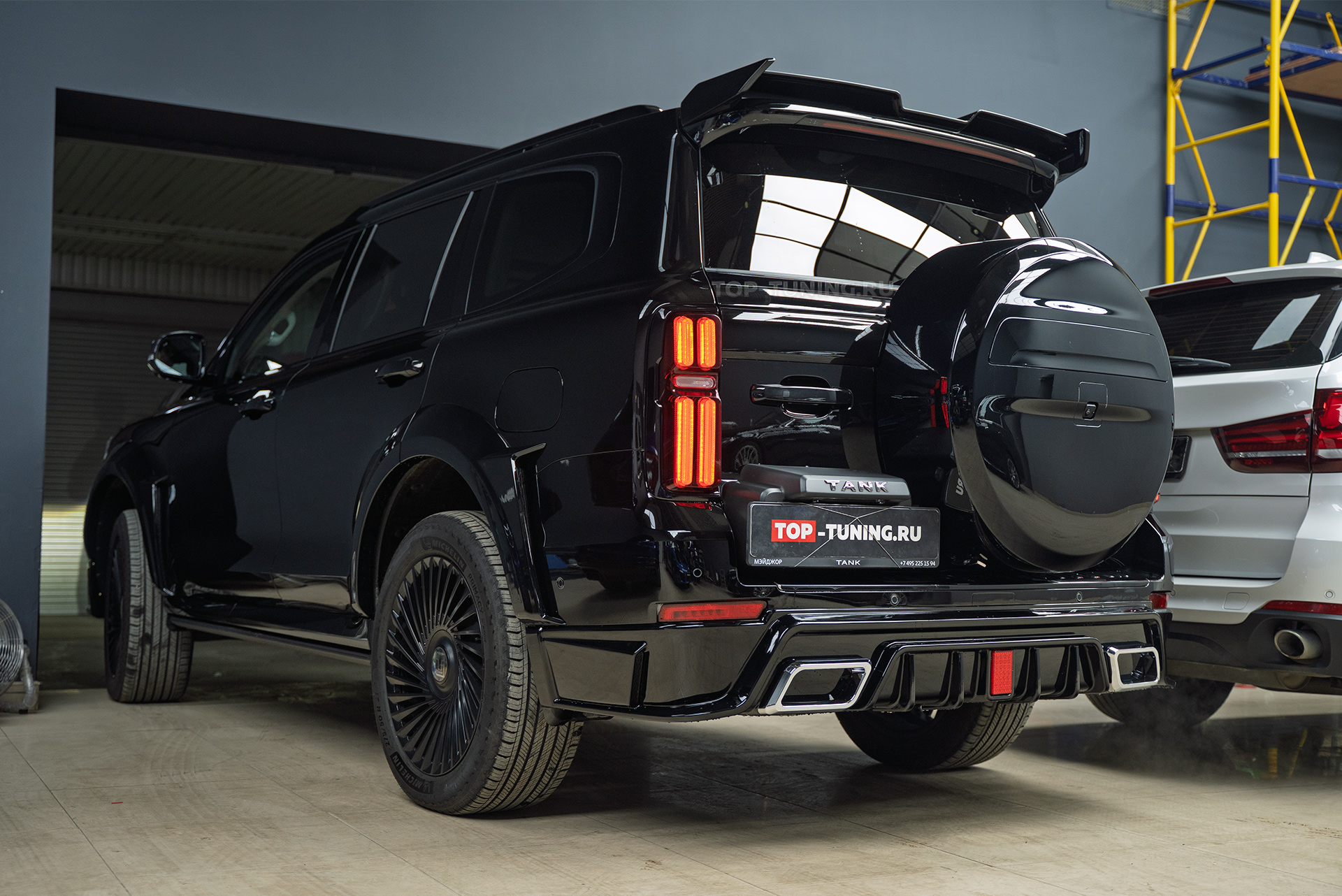 Тюнинг обвеса Tank 500 2025 – установка юбок, спойлера, расширителей арок, капота