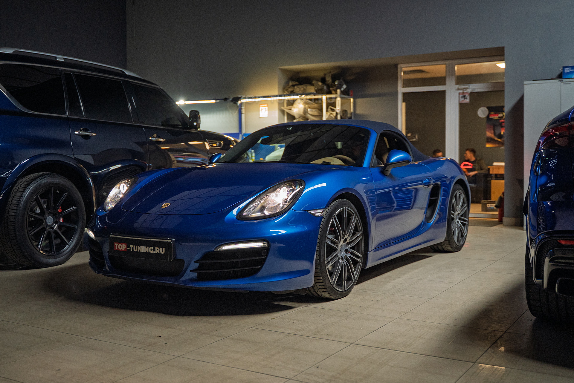 Замена линз в фарах Porsche Bosxter S 981 – сравнение работы до и после 