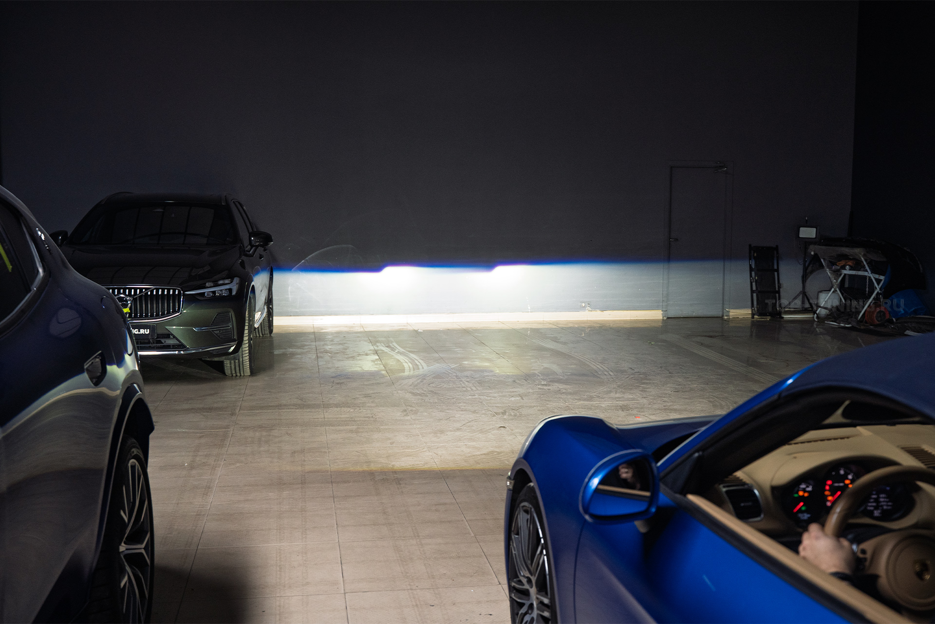 Замена линз в фарах Porsche Bosxter S 981 – сравнение работы до и после 