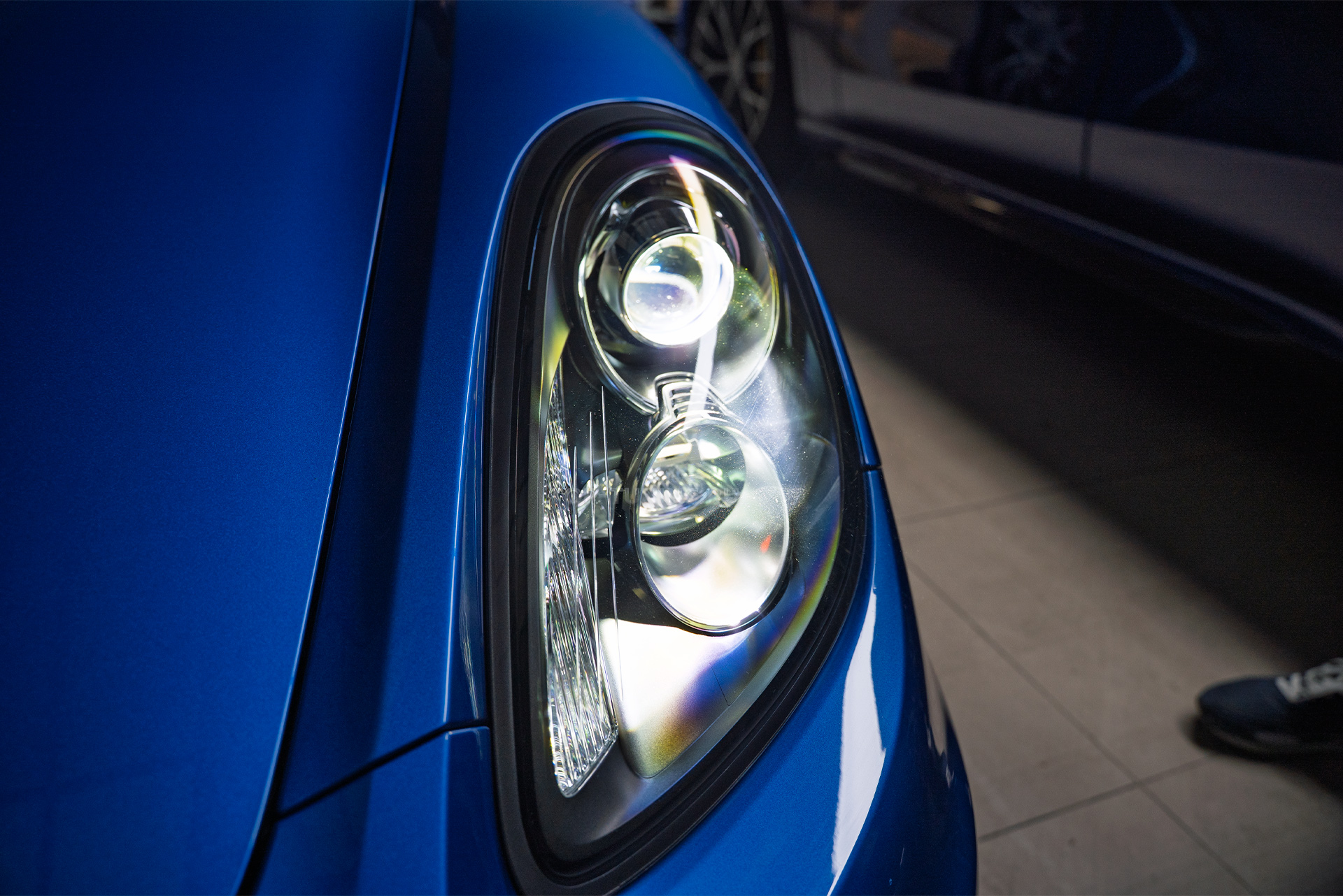 110378 Замена линз в фарах Porsche Boxster S 981 – сравнение работы до и после