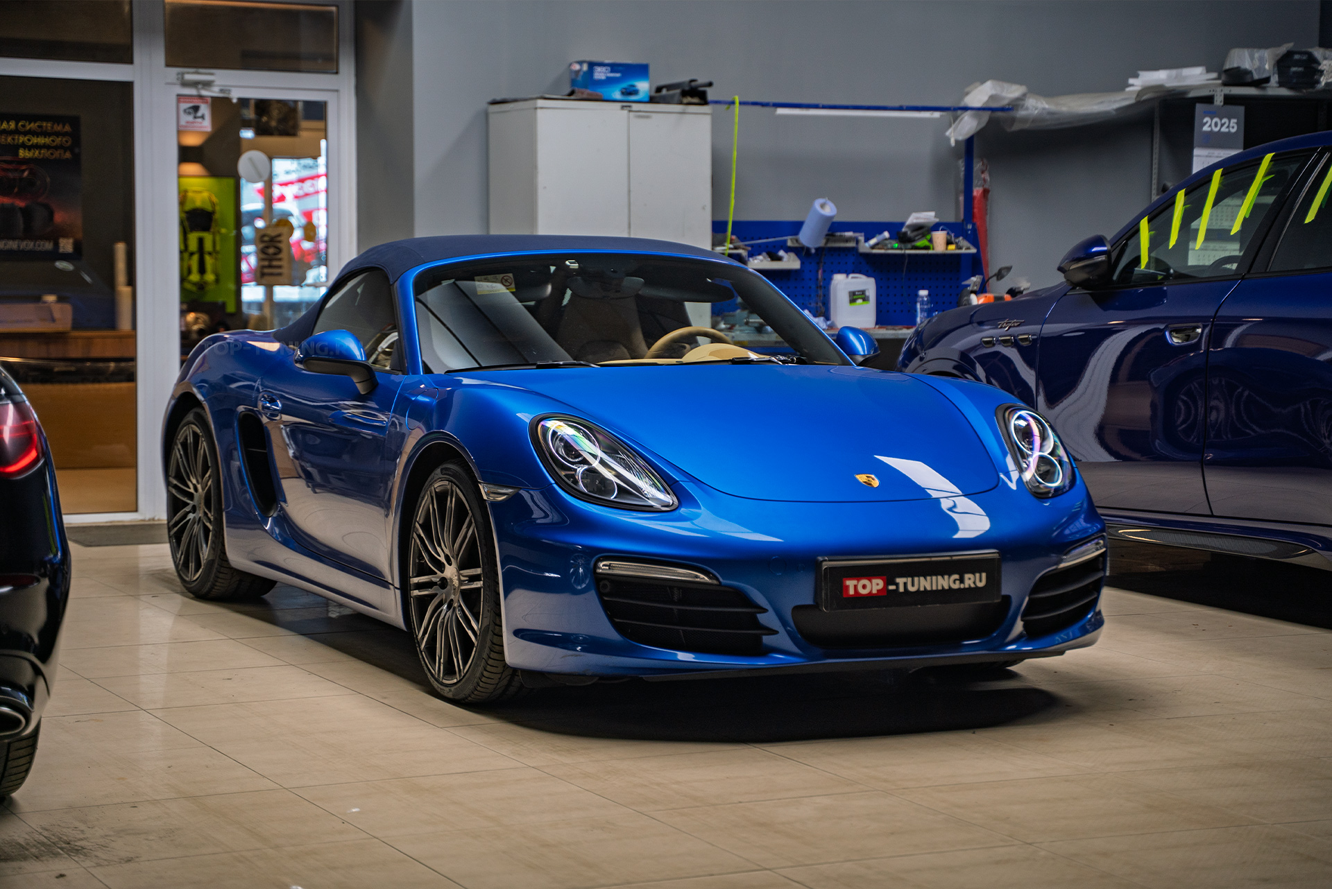 Замена линз в фарах Porsche Bosxter S 981 – сравнение работы до и после 