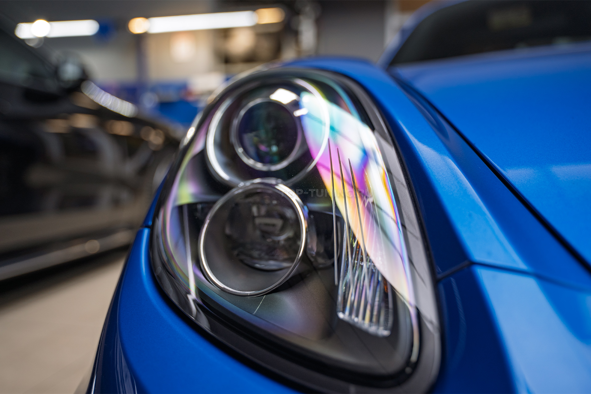 Замена линз в фарах Porsche Bosxter S 981 – сравнение работы до и после 