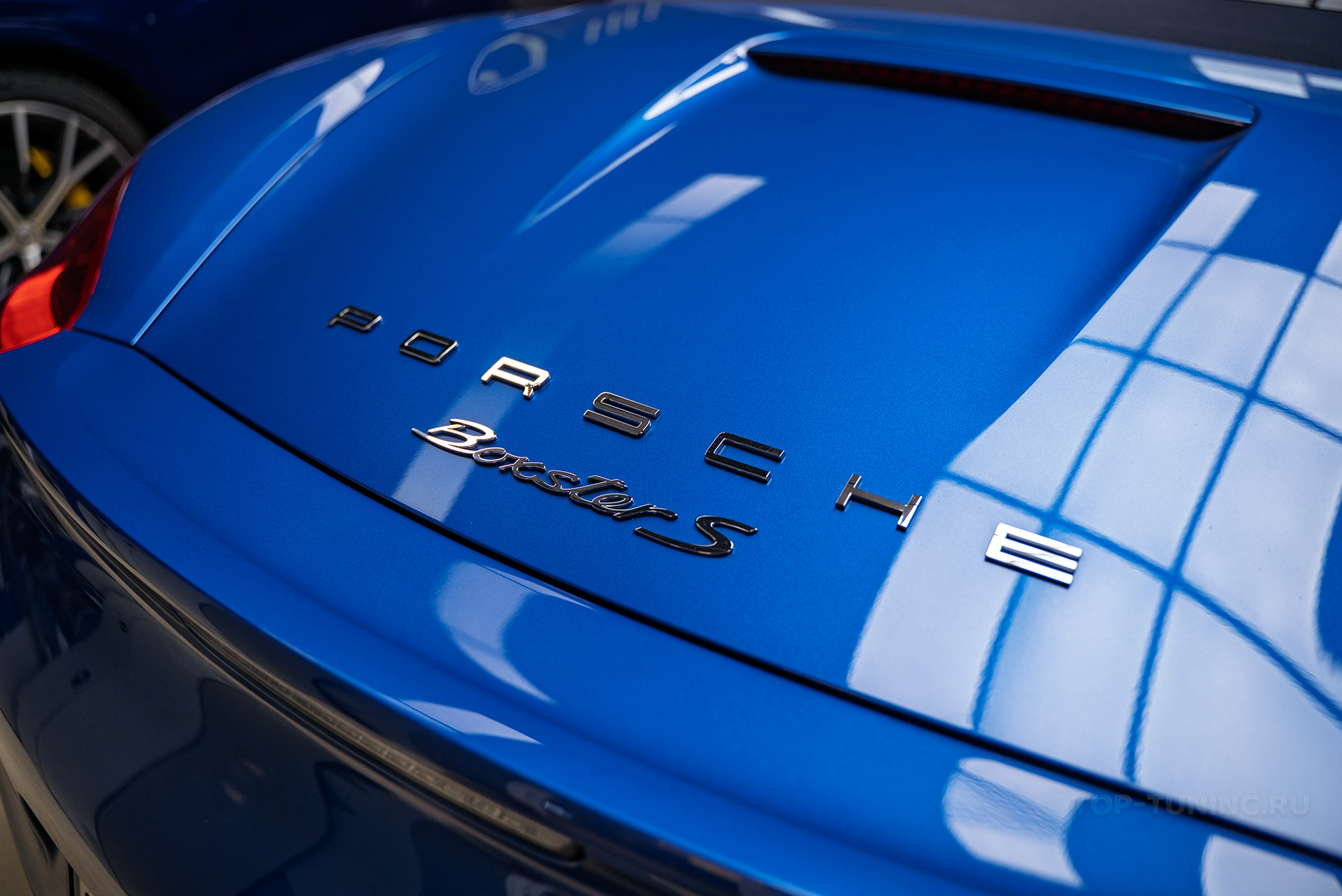 Замена линз в фарах Porsche Bosxter S 981 – сравнение работы до и после 