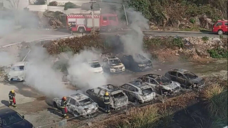 По сообщению газеты Sanxiang Daily от 5 октября, возгорание произошло на парковке в деревне Донгби (город Ниндэ, провинция Фуцзянь). На фотографиях видно, что автомобиль охвачен большими языками пламени. Повреждены семь рядом стоявших машин, включая 