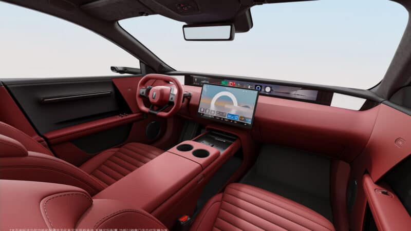 В Китае загорелся электрический седан Avatr 06 (совместный проект компаний Changan, Huawei и CATL), в результате чего пострадали ещё семь находившихся поблизости автомобилей