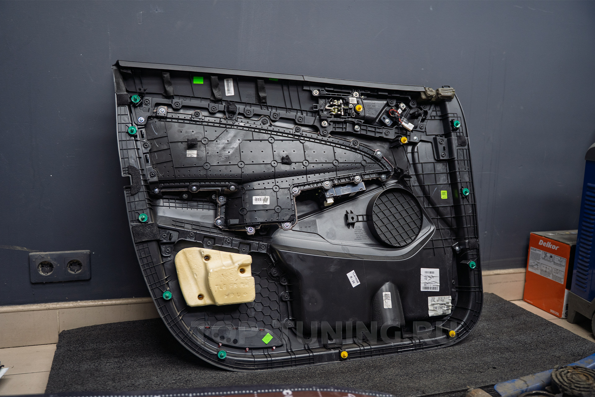 110385 Установка подсветки салона 24 в 1 + шумоизоляция дверей Hyundai Tucson