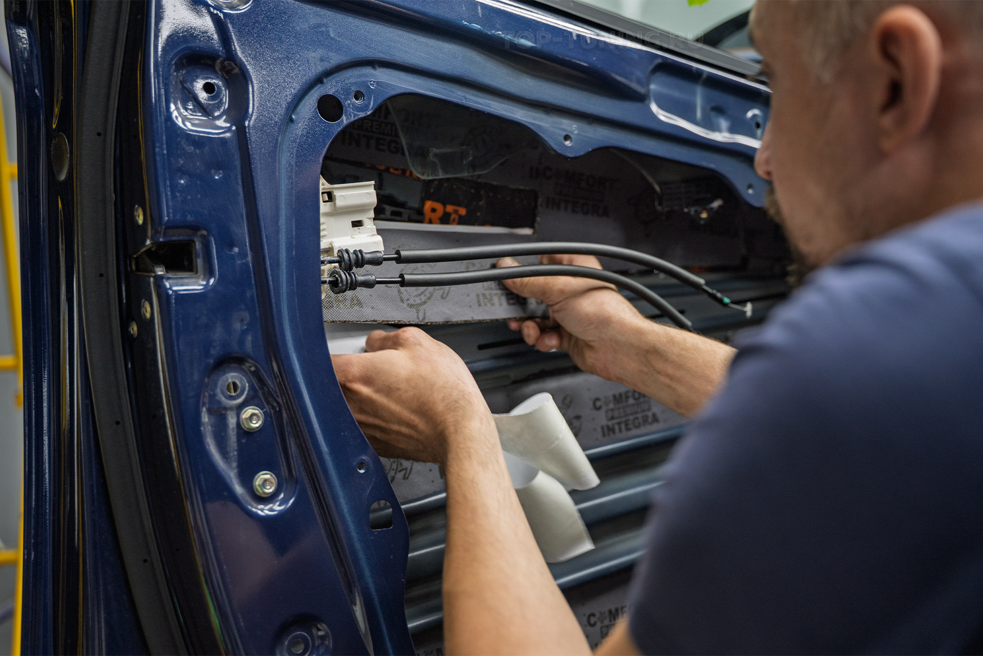 Установка подсветки салона 24 в 1 + шумоизоляция дверей Hyundai Tucson