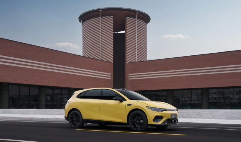 Интерьер электрического хэтчбека Leapmotor B05 был представлен в преддверии презентации в Китае