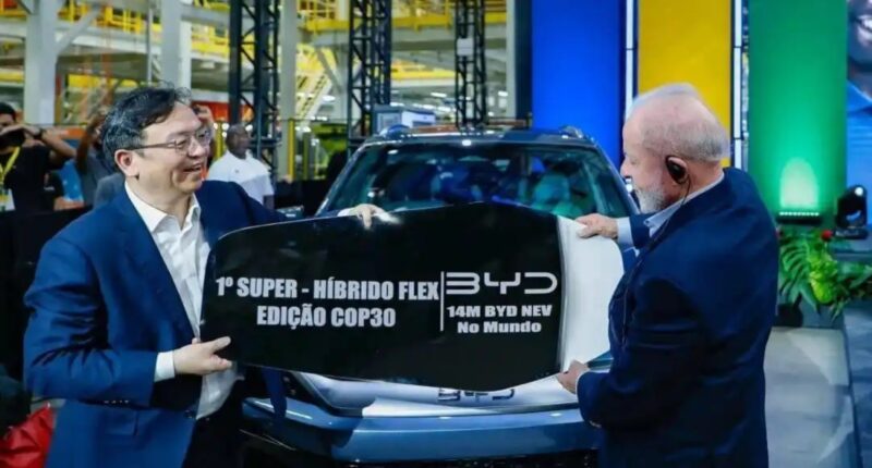 Знаковый автомобиль — гибридный внедорожник Song Pro — был подарен президенту Луле и зарегистрирован на его имя. Согласно китайским СМИ, это первая «сверхгибкая» гибридная модель BYD, разработанная специально для южноамериканского рынка. Она выпускае