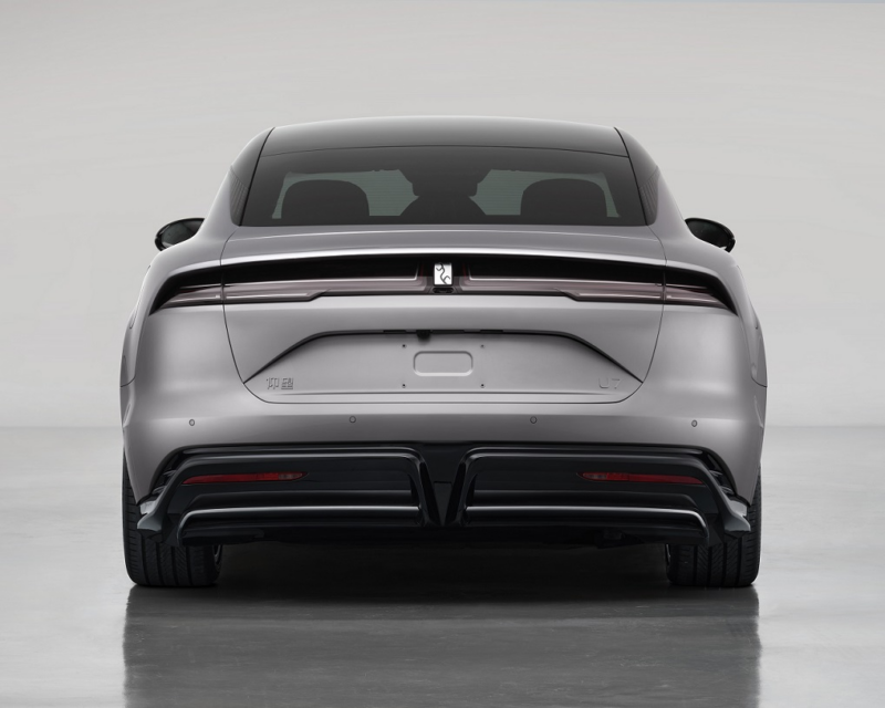 Мощность Yangwang U7 от BYD увеличена с 1287 л.с. до 1341 л.с.