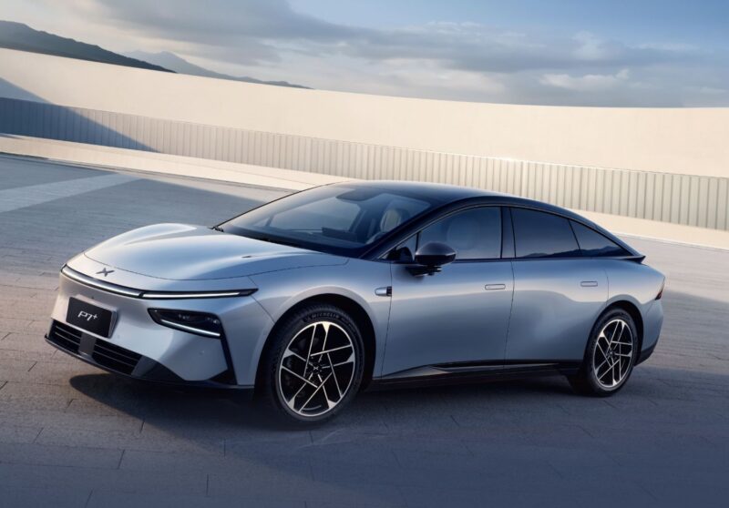 По состоянию на конец сентября совокупный объём поставок Xpeng P7+ превысил 77 000 единиц. Модель 10 месяцев подряд возглавляла чарты продаж в сегменте электрических седанов средней и большой вместимости стоимостью от 150 000 до 200 000 юаней (от 1,7