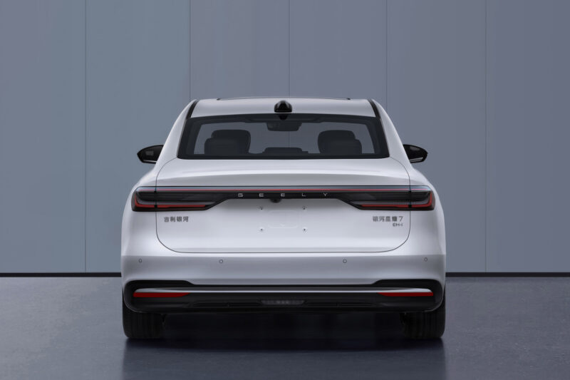 Недавно китайский MIIT представил гибридный седан Geely Galaxy Starshine 7 plug-in