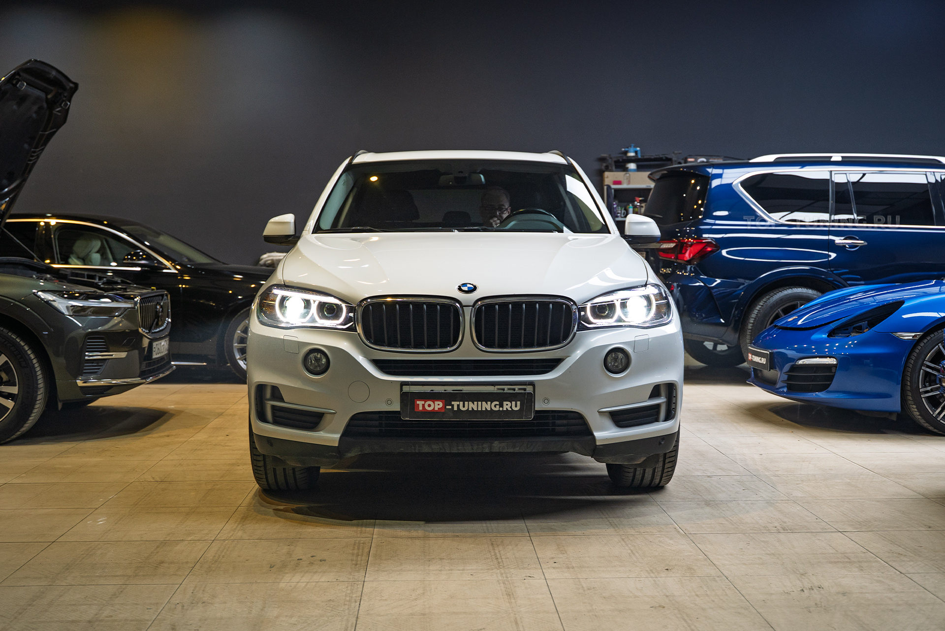 Тюнинг фар BMW X5 F15 – замена би-ксенона на светодиодные модули MaxBeam 2.0