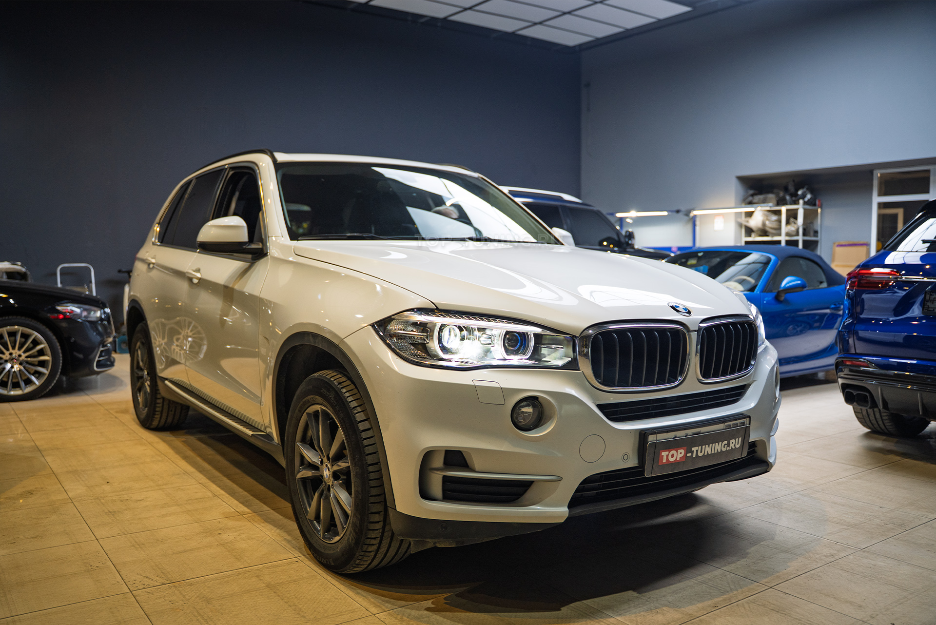110401 Тюнинг фар BMW X5 F15 – замена би-ксенона на светодиодные модули MaxBeam 2.0