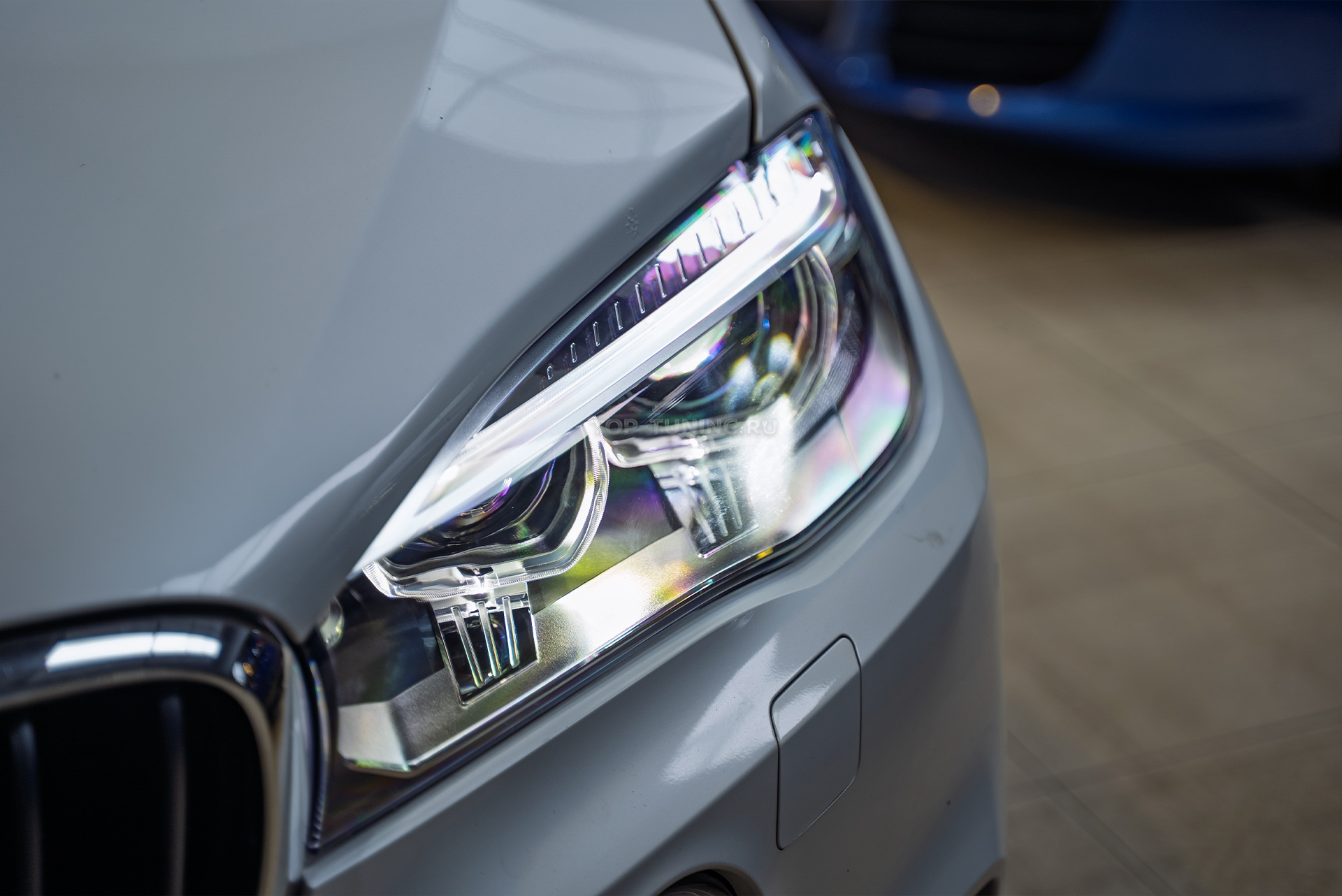 110401 Тюнинг фар BMW X5 F15 – замена би-ксенона на светодиодные модули MaxBeam 2.0