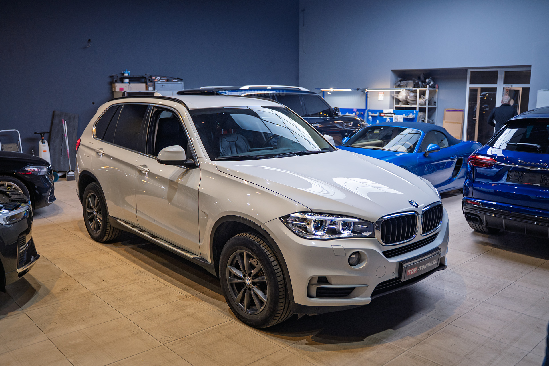 Тюнинг фар BMW X5 F15 – замена би-ксенона на светодиодные модули MaxBeam 2.0
