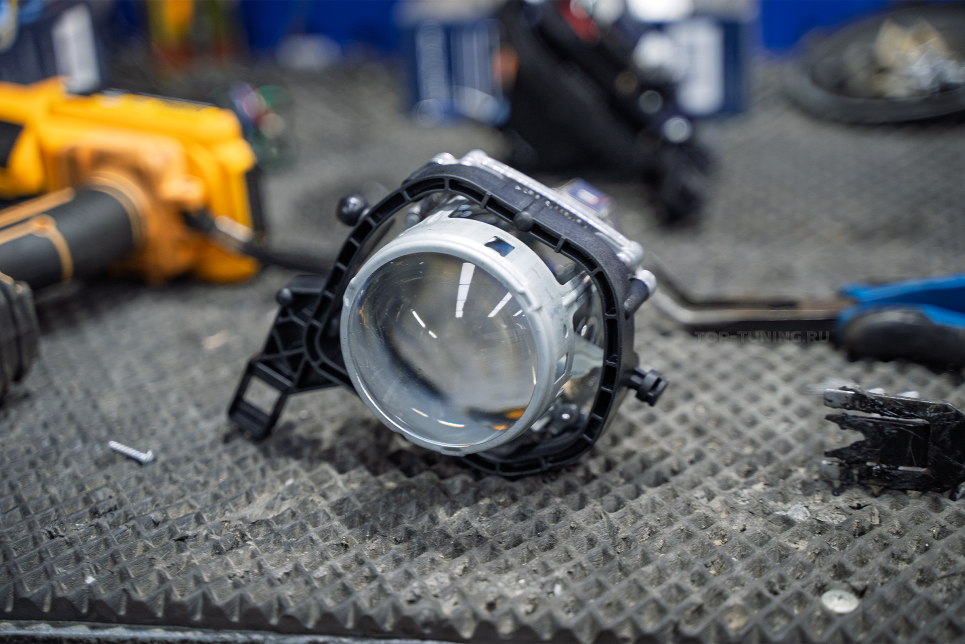 110401 Тюнинг фар BMW X5 F15 – замена би-ксенона на светодиодные модули MaxBeam 2.0